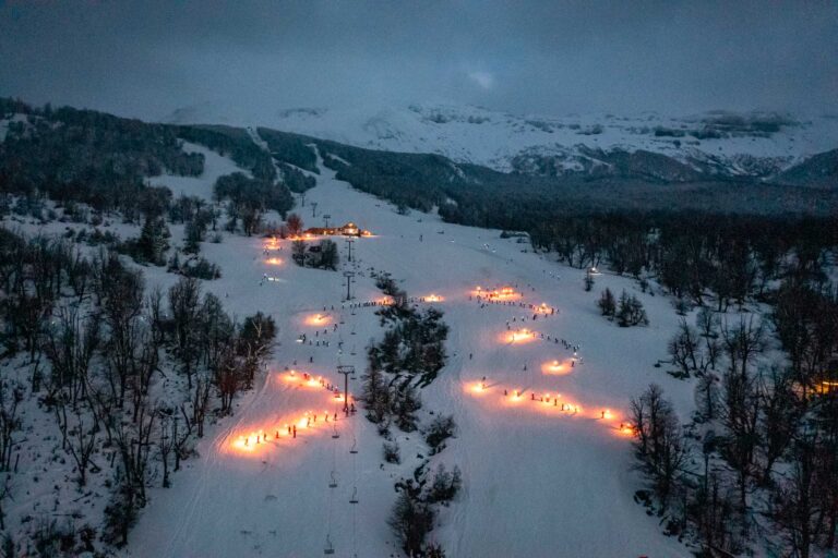 Chapelco celebró el Dia del Montañés con demostraciones y bajada de antorchas