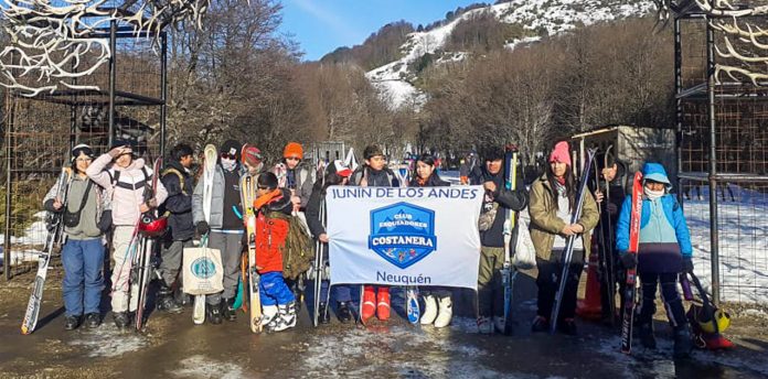 Clases gratuitas en el centro de esquí Lago Hermoso para niños de la zona