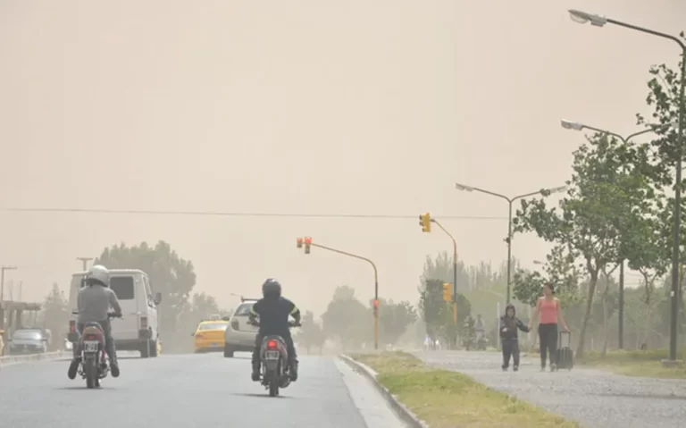 Emiten alerta por vientos intensos