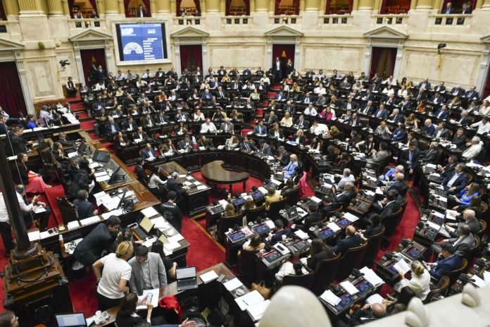 La Cámara de Diputados aprobó el DNU de Milei y el Gobierno aseguró el acuerdo con el FMI